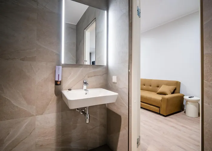 Airport-bus - 13 North - Family 10 Tallinn