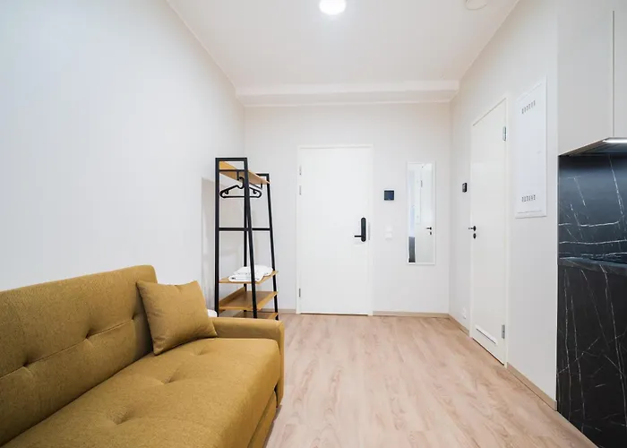 Airport-bus - 13 North - Family 10 Tallinn