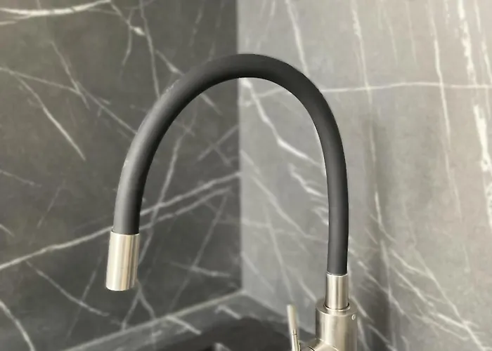 Airport-bus - 13 North - Family 10 Tallinn